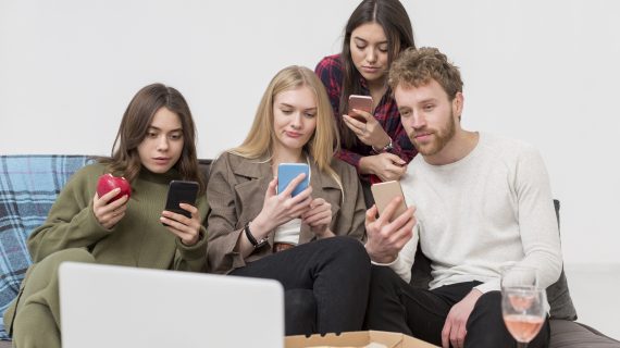 8 Cara Menghasilkan Uang dari Internet di 2025