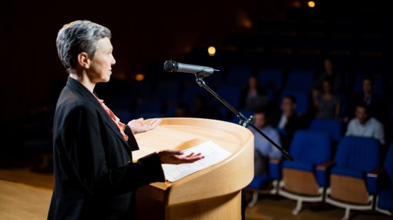Tips Public Speaking Bagi Pemula Agar Tidak Gugup